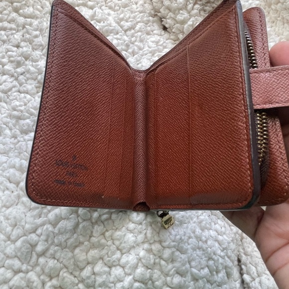LouisVuitton Compact Wallet - Picture 4 of 12